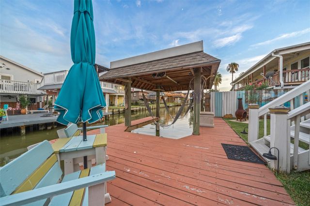 12 Highland Drive, Hitchcock, TX 77563