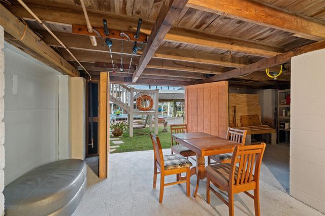 12 Highland Drive, Hitchcock, TX 77563