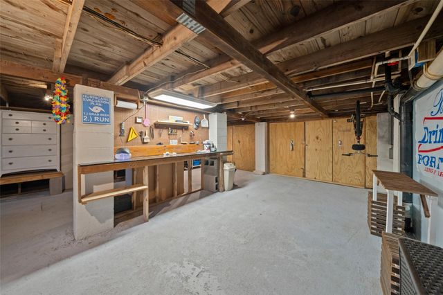 12 Highland Drive, Hitchcock, TX 77563