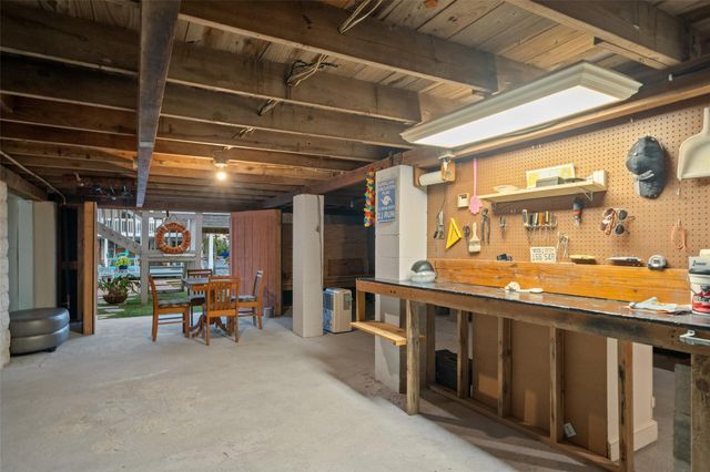 12 Highland Drive, Hitchcock, TX 77563