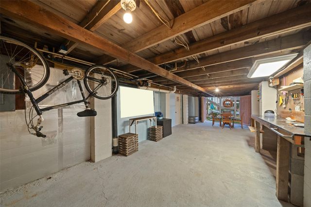 12 Highland Drive, Hitchcock, TX 77563