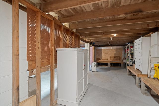 12 Highland Drive, Hitchcock, TX 77563