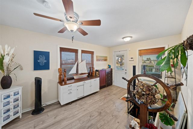 12 Highland Drive, Hitchcock, TX 77563