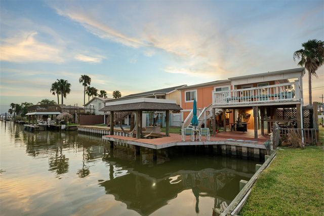 12 Highland Drive, Hitchcock, TX 77563