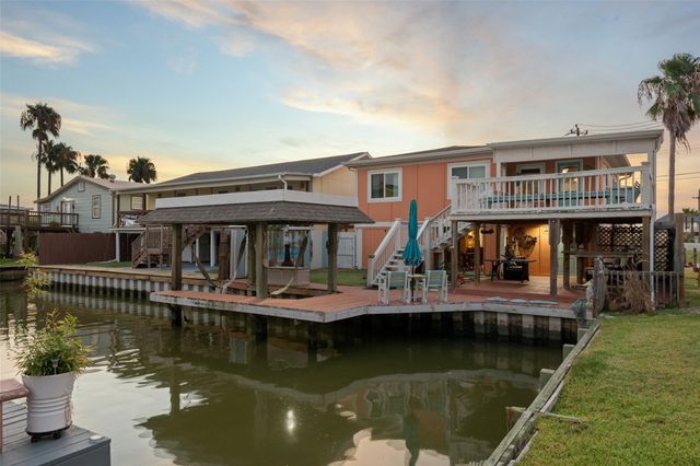 12 Highland Drive, Hitchcock, TX 77563