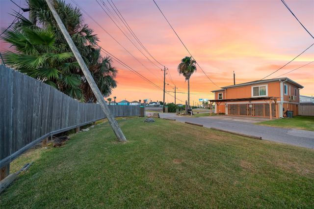 12 Highland Drive, Hitchcock, TX 77563