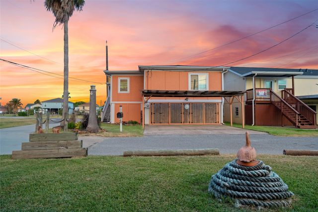 12 Highland Drive, Hitchcock, TX 77563