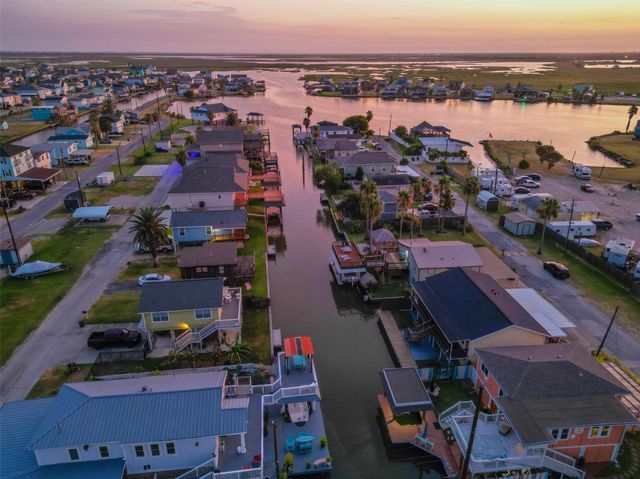 12 Highland Drive, Hitchcock, TX 77563