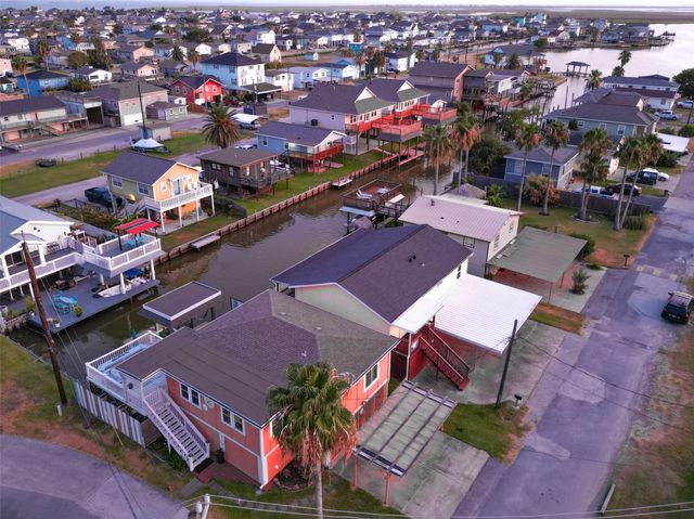 12 Highland Drive, Hitchcock, TX 77563