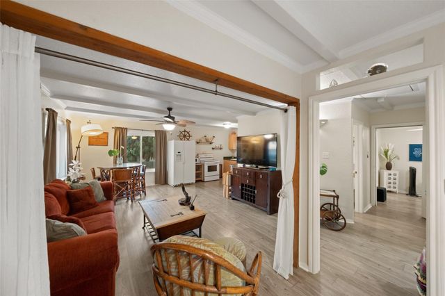 12 Highland Drive, Hitchcock, TX 77563