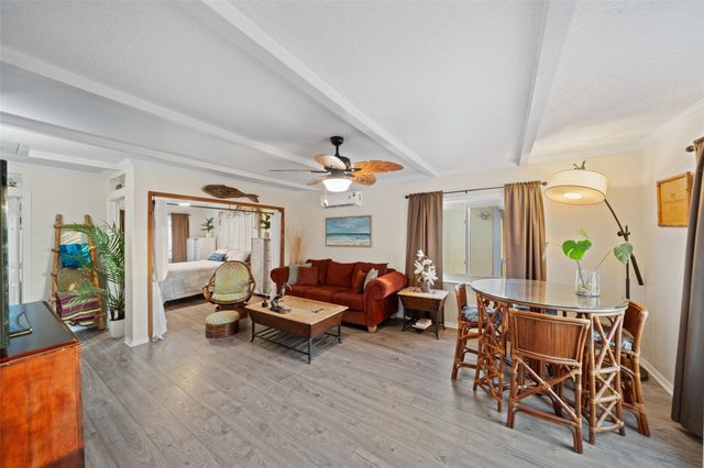 12 Highland Drive, Hitchcock, TX 77563