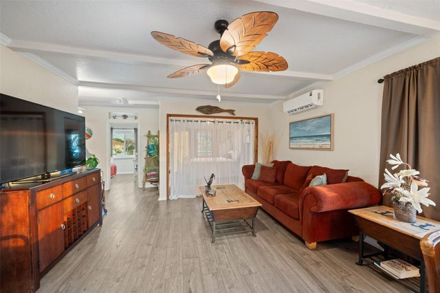 12 Highland Drive, Hitchcock, TX 77563