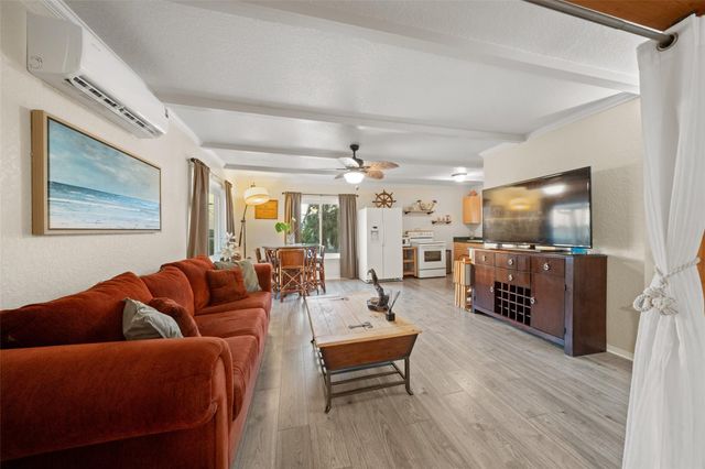 12 Highland Drive, Hitchcock, TX 77563