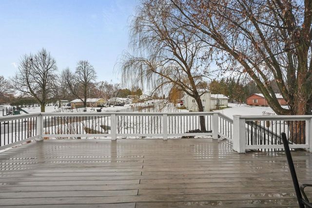 516 Woodvale Drive, Deforest, WI 53532