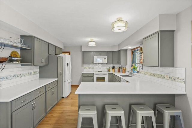 516 Woodvale Drive, Deforest, WI 53532