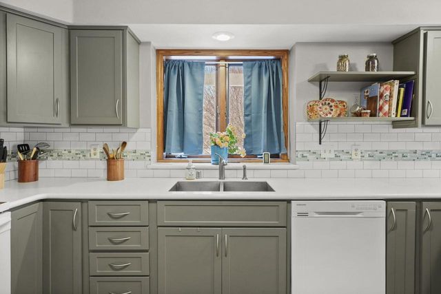 516 Woodvale Drive, Deforest, WI 53532