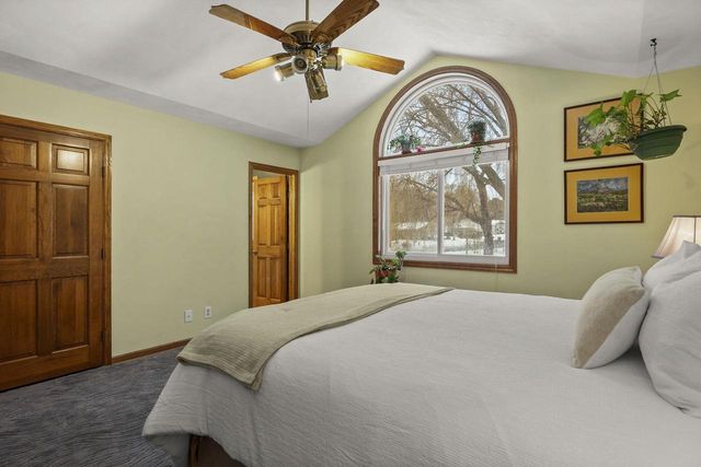 516 Woodvale Drive, Deforest, WI 53532