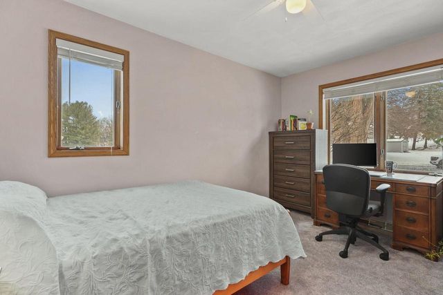 516 Woodvale Drive, Deforest, WI 53532