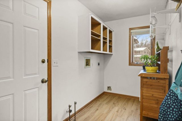 516 Woodvale Drive, Deforest, WI 53532