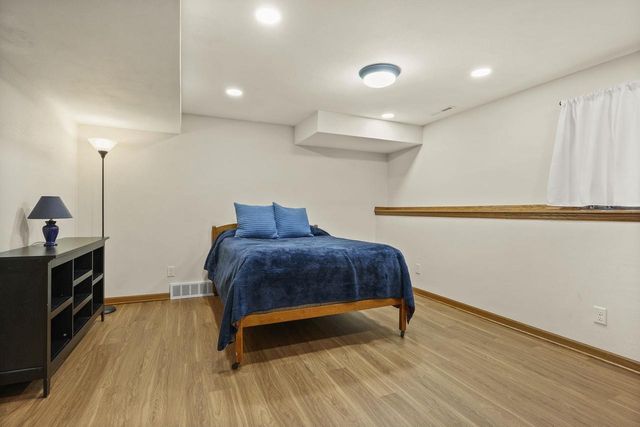 516 Woodvale Drive, Deforest, WI 53532