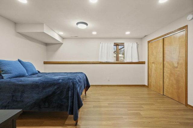 516 Woodvale Drive, Deforest, WI 53532