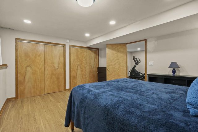 516 Woodvale Drive, Deforest, WI 53532