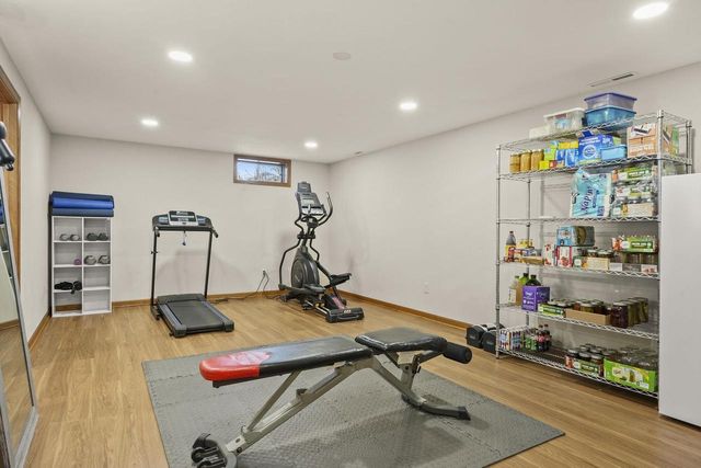 516 Woodvale Drive, Deforest, WI 53532