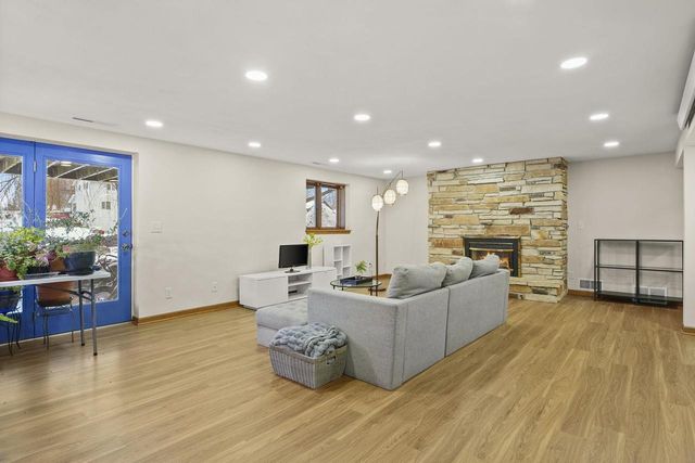 516 Woodvale Drive, Deforest, WI 53532