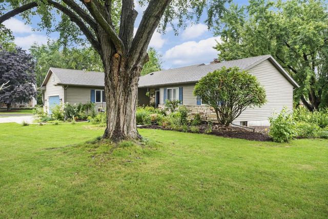 516 Woodvale Drive, Deforest, WI 53532