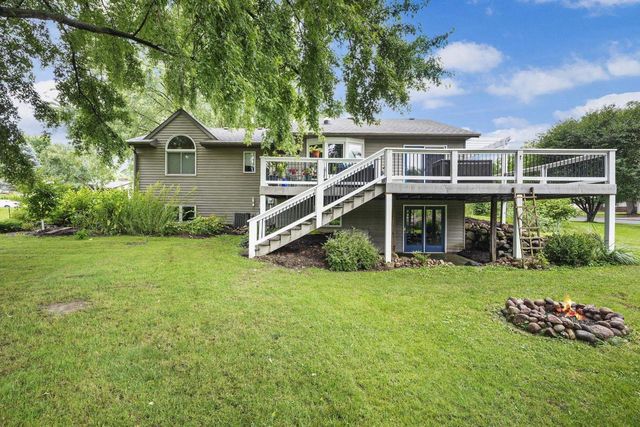 516 Woodvale Drive, Deforest, WI 53532