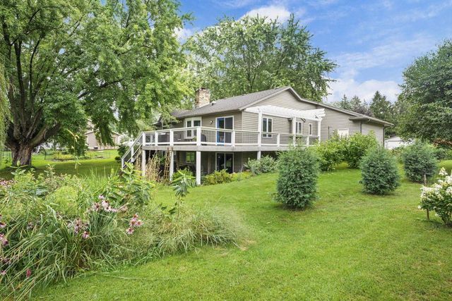 516 Woodvale Drive, Deforest, WI 53532