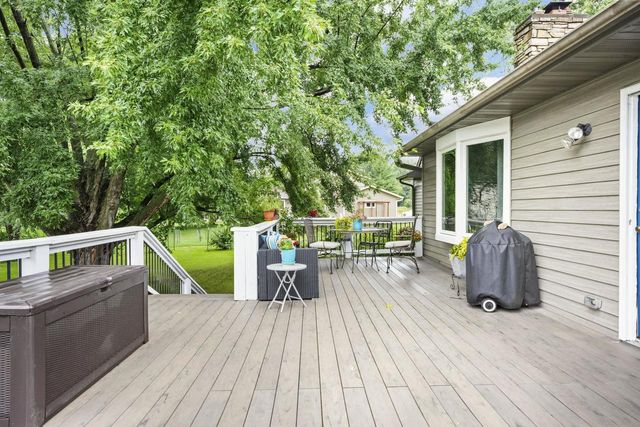 516 Woodvale Drive, Deforest, WI 53532