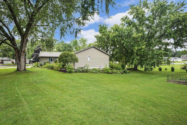 516 Woodvale Drive, Deforest, WI 53532