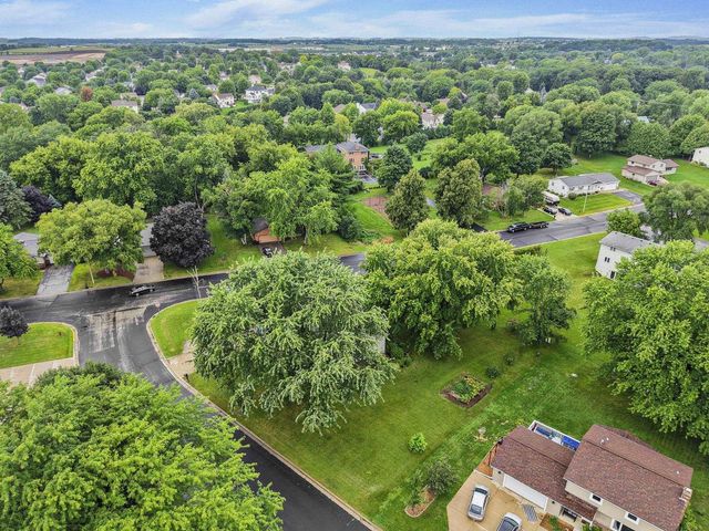 516 Woodvale Drive, Deforest, WI 53532