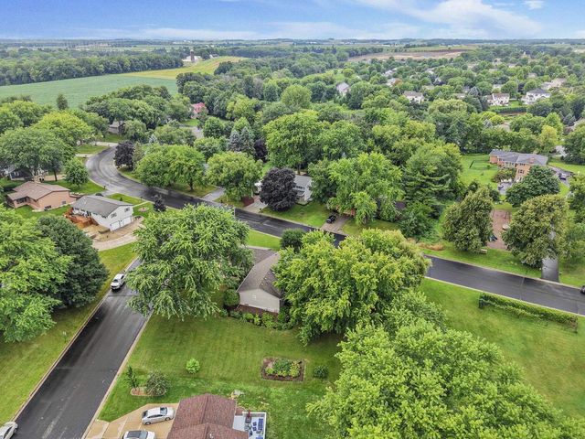 516 Woodvale Drive, Deforest, WI 53532