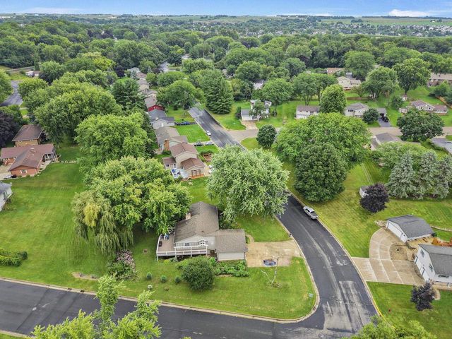 516 Woodvale Drive, Deforest, WI 53532