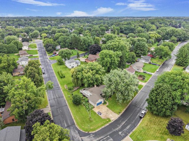 516 Woodvale Drive, Deforest, WI 53532