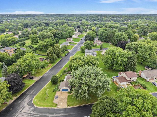 516 Woodvale Drive, Deforest, WI 53532