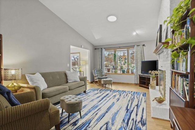 516 Woodvale Drive, Deforest, WI 53532