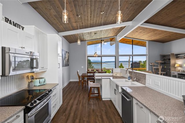 578 SW Shelley Ln, Oak Harbor, WA 98277