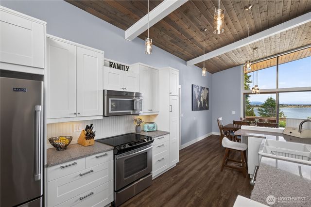 578 SW Shelley Ln, Oak Harbor, WA 98277