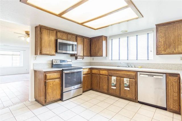 18151 Deer Park Lane, Victorville, CA 92395