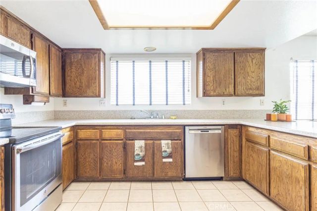 18151 Deer Park Lane, Victorville, CA 92395