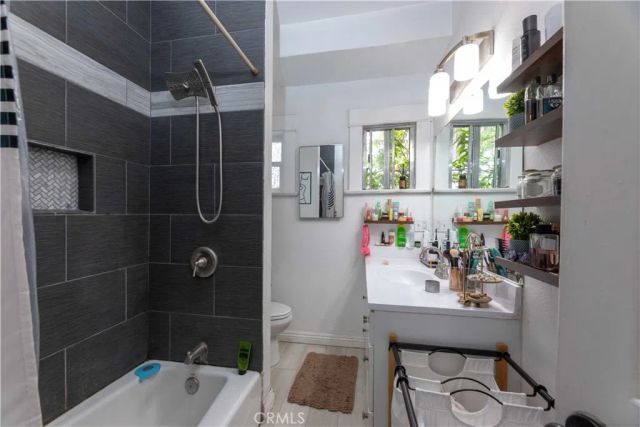 823 Maine, Long Beach, CA 90813