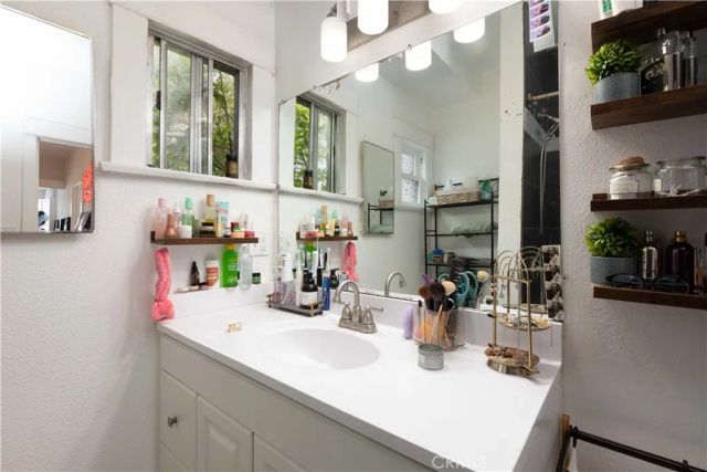 823 Maine, Long Beach, CA 90813