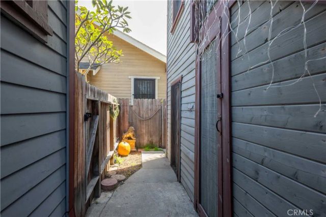 823 Maine, Long Beach, CA 90813