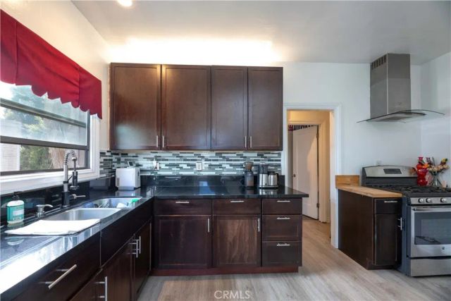 823 Maine, Long Beach, CA 90813