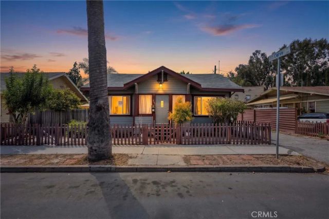823 Maine, Long Beach, CA 90813