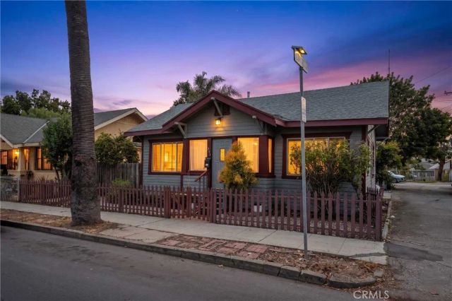 823 Maine, Long Beach, CA 90813