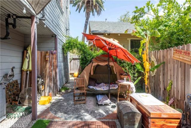 823 Maine, Long Beach, CA 90813